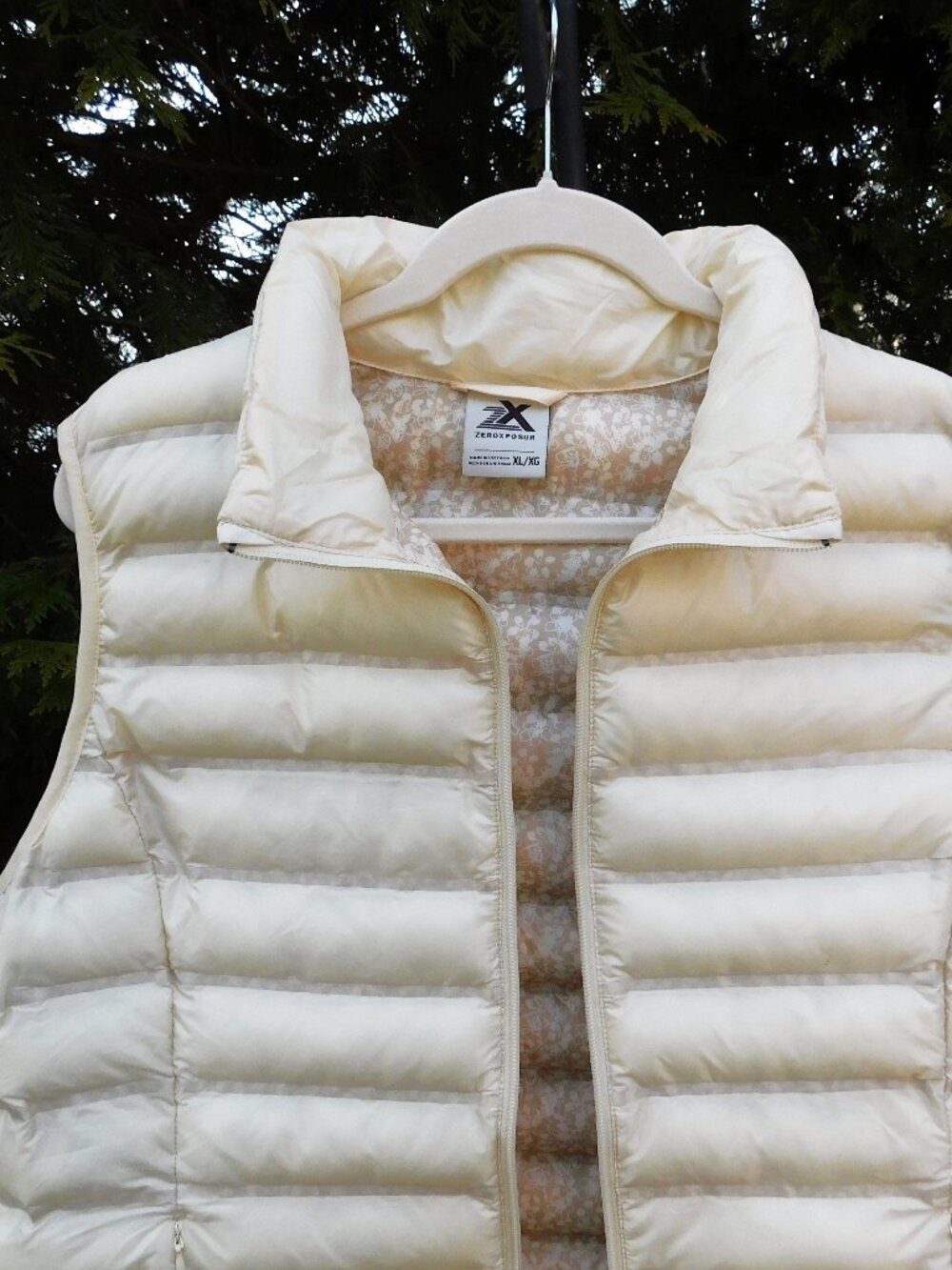 Zeroxposur NWOT Cream Color Zip-Front Quilted Vest with Floral Lining - Picture 2 of 3